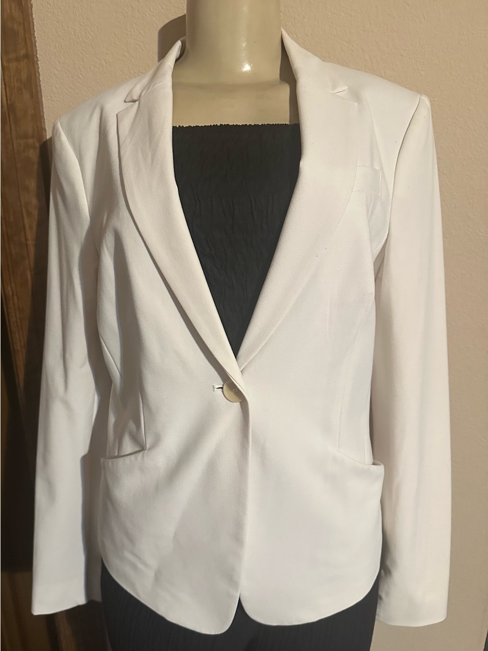 BCBGMaxAzria White Single-Button Notch Lapel Blazer